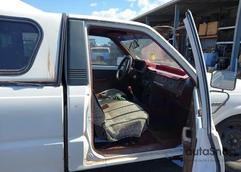 1988 Mazda B2200 Short Bed from USA, damaged, VIN JM2UF1135J0316750